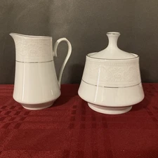 VTG Creamer, Sugar Bowl, 4 Teacups & Saucers CROWN MING THE REGENT COLLECTION