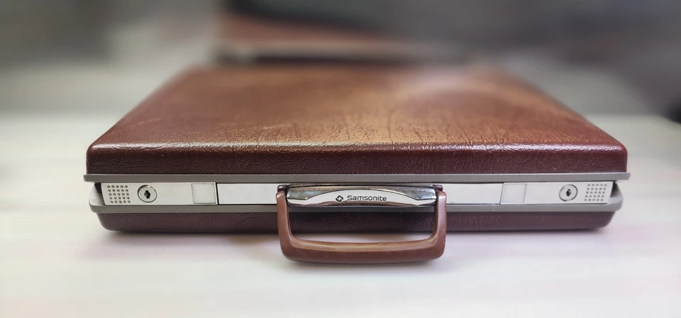 Maletín de colección Samsonite Survivor Classic IV marrón rígido adjunto - sin llave Foto 2 de 4