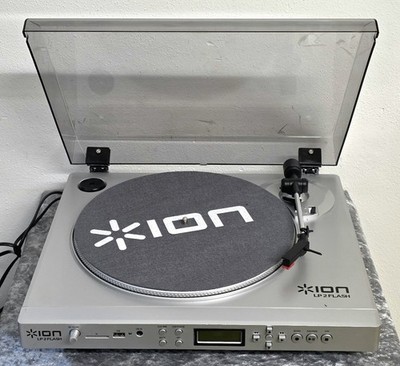 ION LP2 Flash Plattenspieler mit Zubehör 