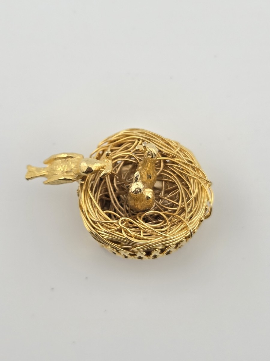 Vintage Jeanne Goldtone Bird Nest Brooch Baby Birds Worm Mother Feeding Rare Pin View 3