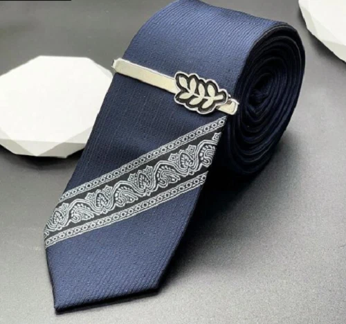 Clip de corbata en forma de hoja de moda y popular para hombre en plata 935 Argentium Foto 2 de 4