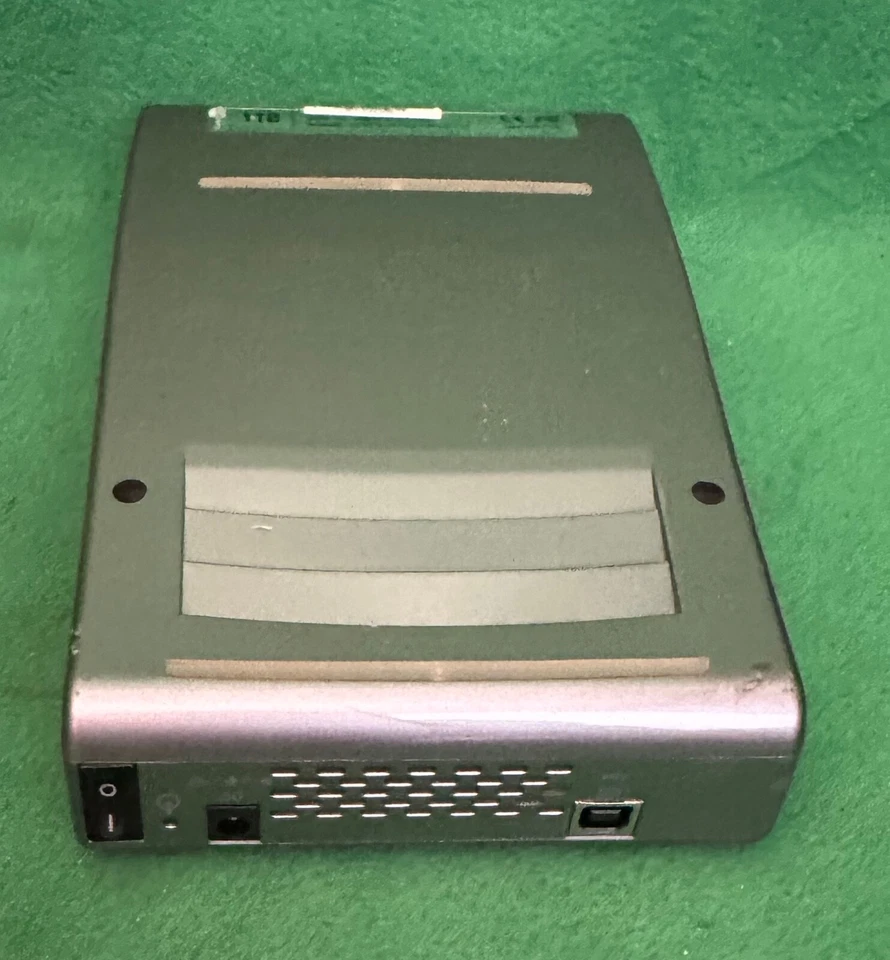Simple Tech 1TB USB 2.0 External Hard Drive. - Image 3 of 4
