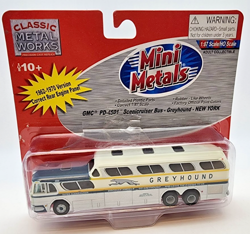 CMW Ho 1/87 GMC PD-4501 Scenicruser Greyhound Bus. New York