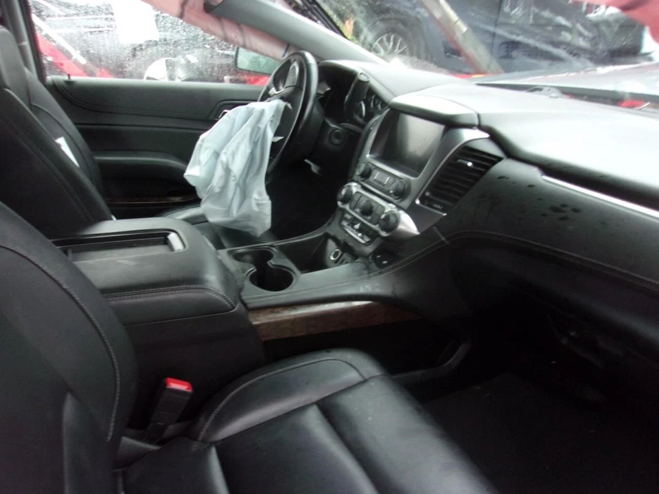 Pinza de freno de disco delantera izquierda usada se adapta a: Chevrolet Suburban 1500 2020 delantera delantera Foto 3 de 4