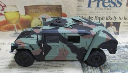 EXOTO 1/18 1995 Hummer Military Command Car – Discontinued 1999 Model - Picture 3 of 8