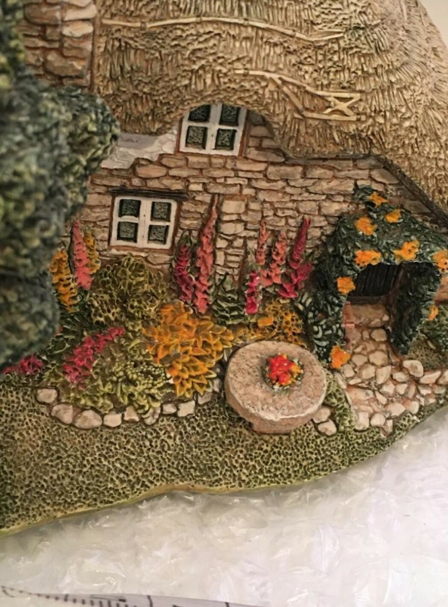 Lilliput Lane OLD MOTHER HUBBARD'S 1993 - #Rare Brand New