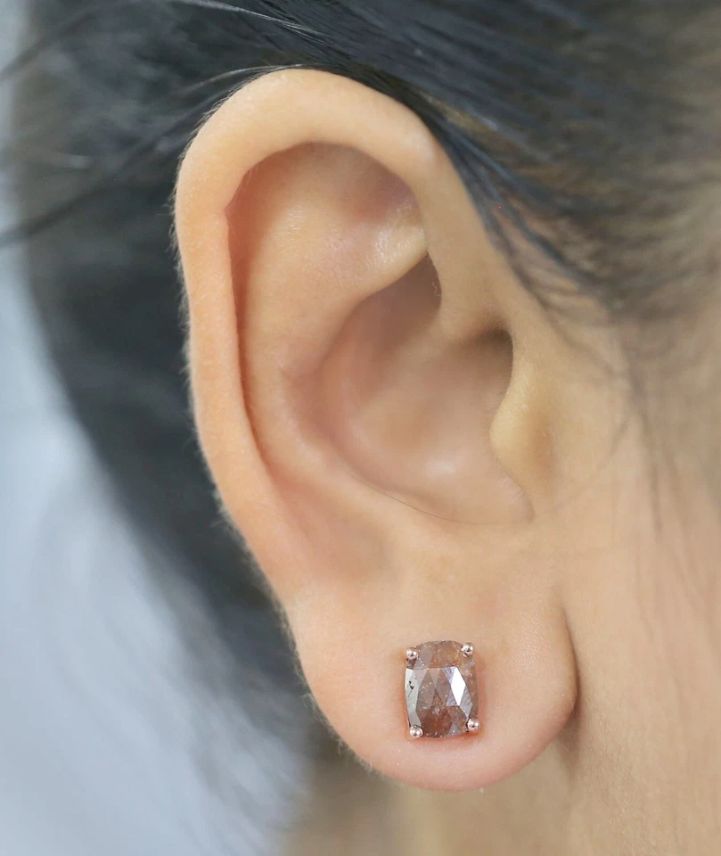 Pendientes de compromiso de oro rosa de 14 quilates con diamantes color marrón cojín natural de 2,49 quilates Foto 2 de 4