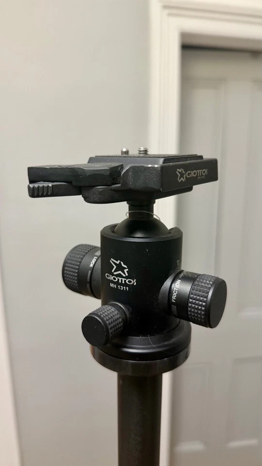 Giottos MTL 9251B Professional Aluminium Camera Tripod with MH 1311 Ball Head - Image 4 of 4