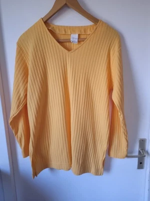 Maillot tee shirt jaune col en V T 42/44 50 % coton 50 % polyester m. longues - Photo 1/4