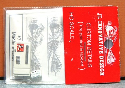 JL INNOVATIVE DESIGN HO SCALE 7-UP SODA MACHINE AND CASE