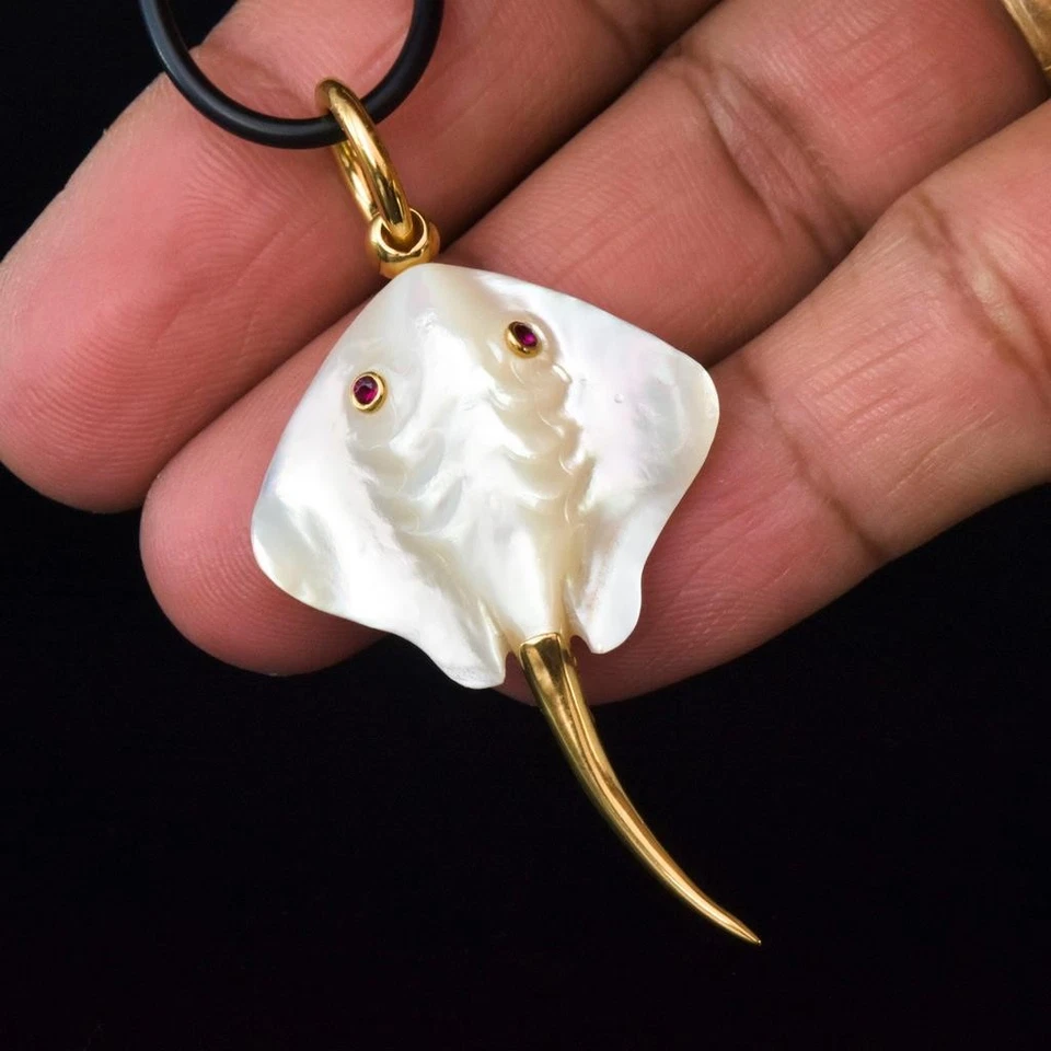 Colgante de raya nácar ojos de rubí oro vermeil plata de ley 6,09 g Foto 4 de 4