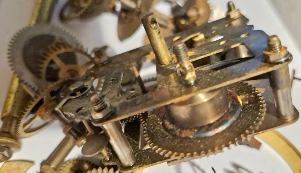 Over 500g of Clock Parts, Gears Cogs, Bezels, Plates, Brass for Steampunk Crafts - Image 3 of 4