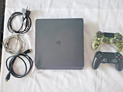 Playstation 4 slim (500gb) 2 controllers TESTED/WORKING
