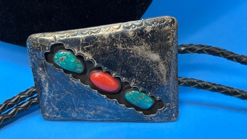 VINTAGE BENNETT TURQUOISE/CORAL STERLING SILVER NAVAJO INDIAN BOLO TIE - Picture 3 of 6