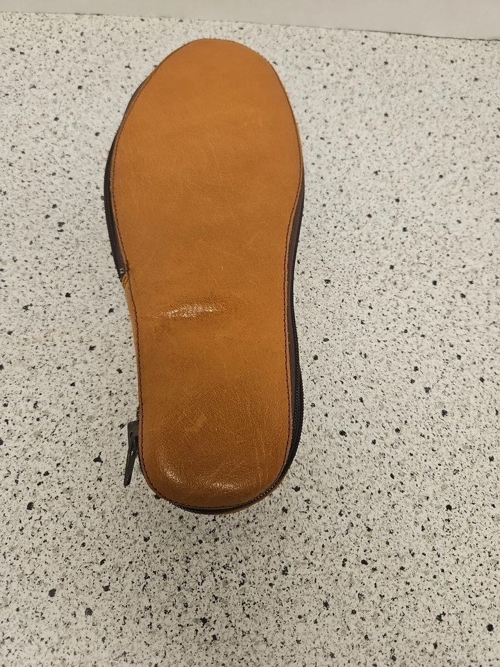 Estuche para pantuflas de viaje de cuero marrón Crockett & Jones, talla 7 del Reino Unido (Y) Foto 3 de 4