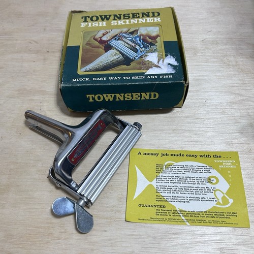 Vintage Townsend Fish Skinner Tool w/Original Box