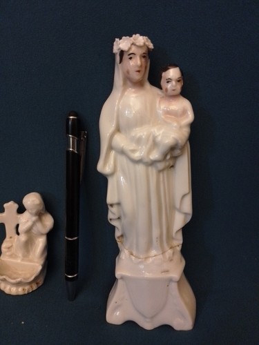 ANCIEN BÉNITIER DE TABLE+STATUE/H.7,3 cm/PORCELAINE BISCUIT/EGLISE/CROIX/angelot - Picture 3 of 5