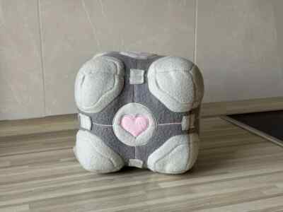 Rare Valve Portal Original Companion Cube Fuzzy Dice