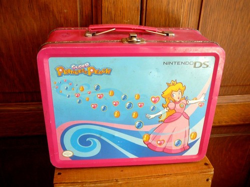 NINTENDO DS VINTAGE SUPER PRINCESS PESCA METALLO TAGLIA INTERA SCATOLA PORTAPRANZO - Foto 2 di 3