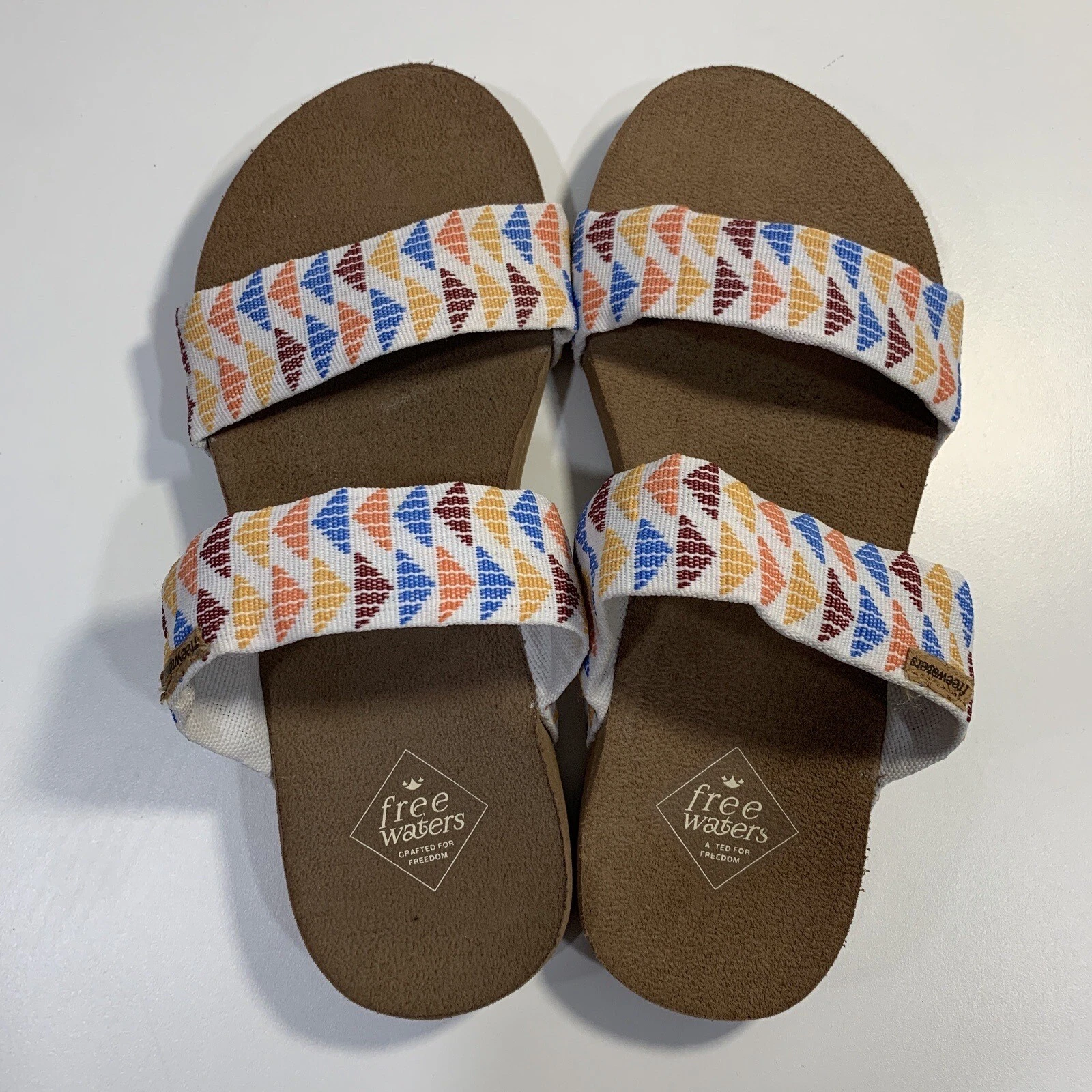 Sandales à enfiler multicolores Freewaters taille 6 M Supreme chaussures de confort pour femmes