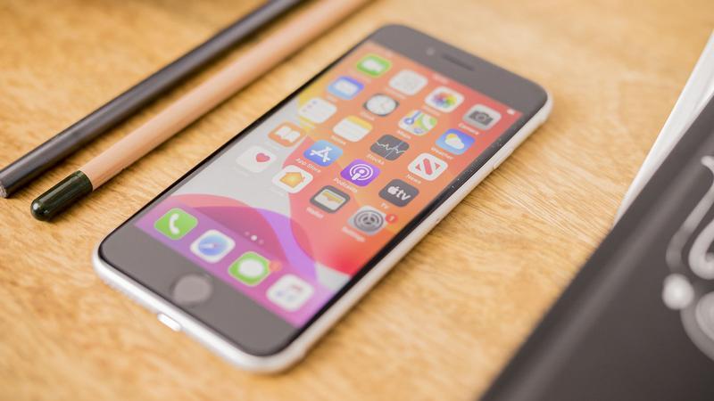 Apple iPhone SE MHGQ3J/A ホワイト iOS: 17.6 Amazon.com: Apple iPhone SE (2nd Generation), US Version