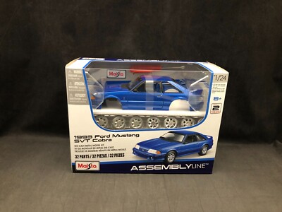 Maisto Assembly Line 1993 Ford Mustang SVT Cobra 1:24 SC Diecast Model Kit 39537