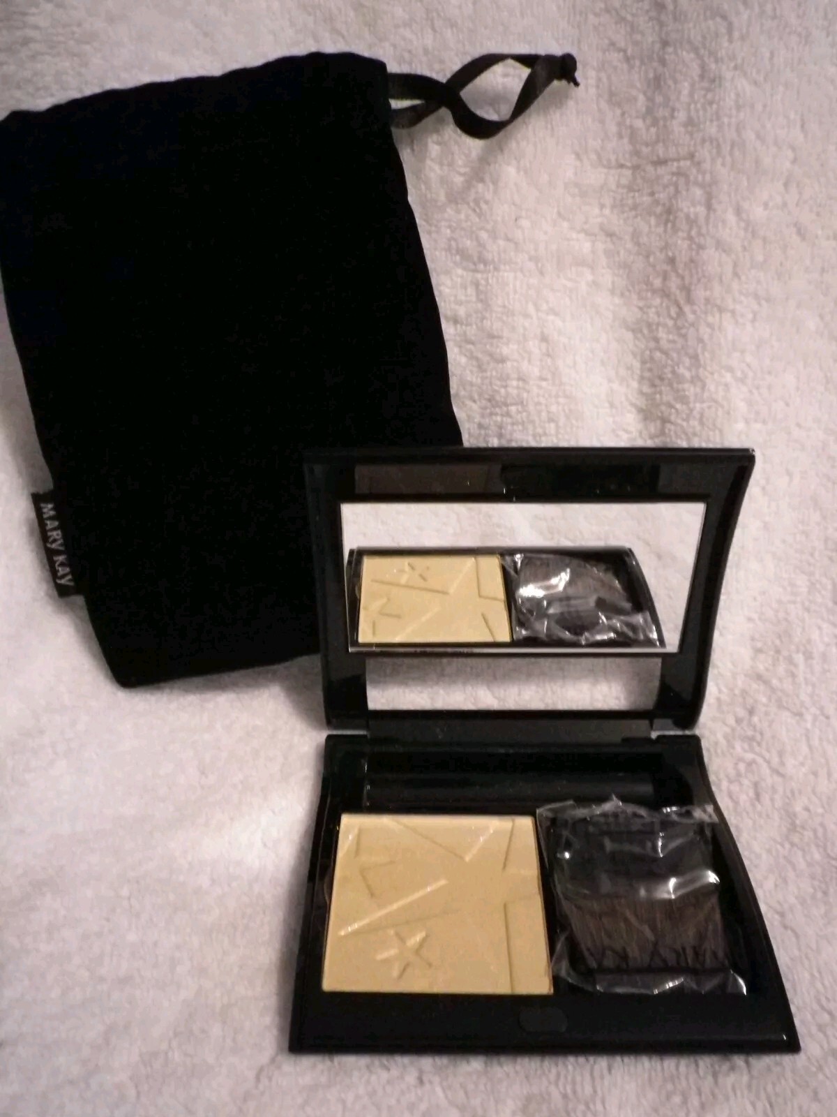 MARY KAY Black Compact 017362 Lipstick Holder Canary Diamond face highlighter 
