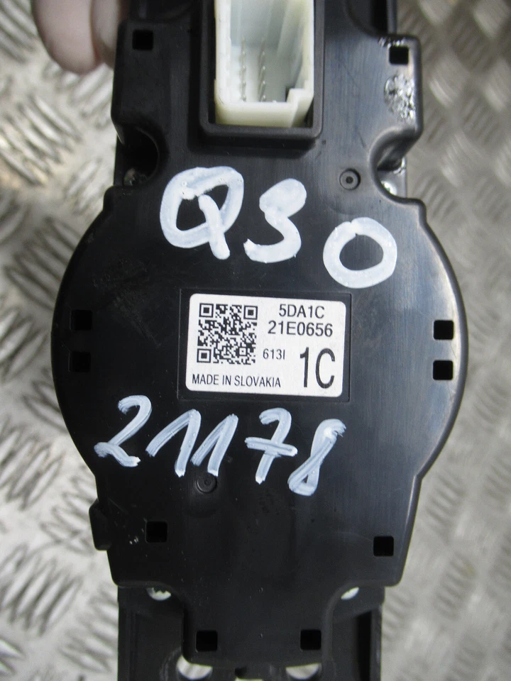 2017 INFINITI Q30 MEDIA CONTROL PANEL 21E0656 REF21178 - Image 4 of 4