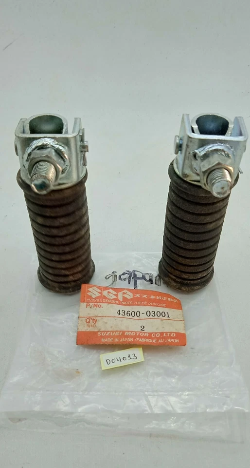 Pies traseros Suzuki A100 RV90 RV125 K10 K11 A50 TC100 GT185 GT250 RV50 NUEVO DE STOCK Foto 2 de 4