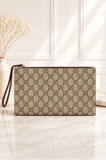 Authentic Gucci GG Supreme Canvas Wristlet Cl...
