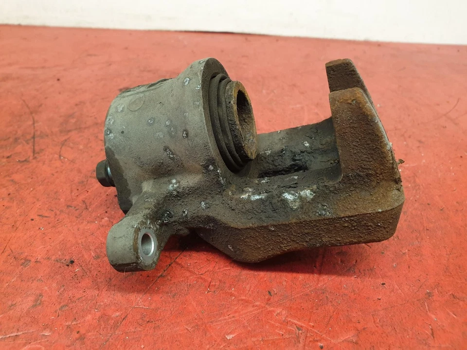 Pinza de freno cercana Toyota RAV 4 pasajeros 2008 2,2 L diésel 2AD-FTV Foto 3 de 4