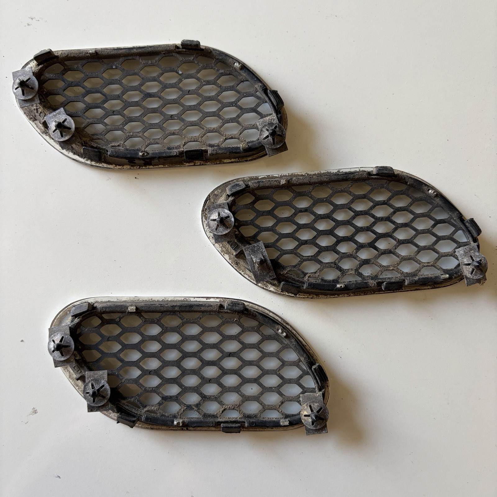 03-13 Maserati Quattroporte M139 Right Side Fender Grill Grille Vent Set OEM
