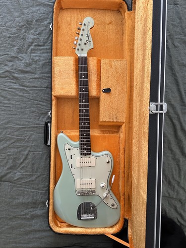 !TREMENDOUS! 1965 Fender Jazzmaster - Body Refinish