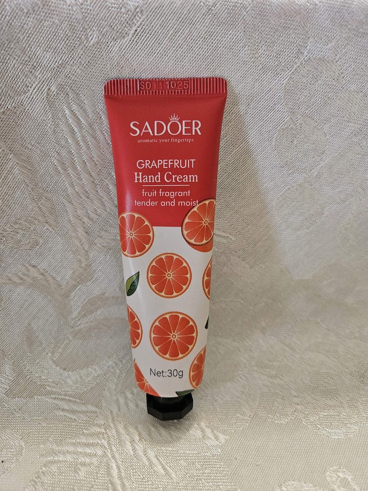 Tender Moist Moisturizer White Red Orange 30g