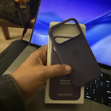 Genuine Apple Silicone Case MagSafe for iPhone 17 Pro Pop-Up MagSafe Animation