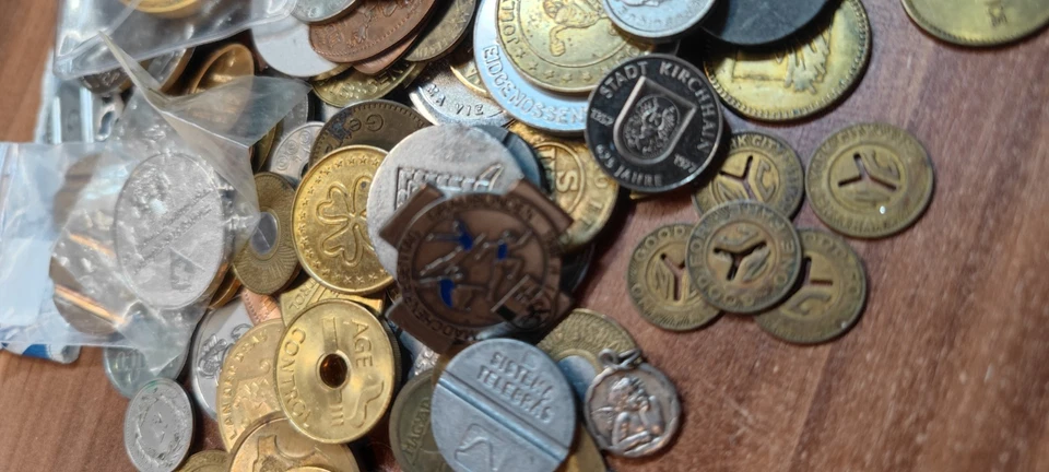 1,735 kg Konvolut Jetons, Wertmarken, Token & Medaillen aus aller Welt –... - Bild 4 von 4