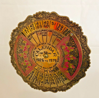Vintage runder Messing 50 Jahre verstellbarer ewiger Kalender 1926-1975 auf Ständer