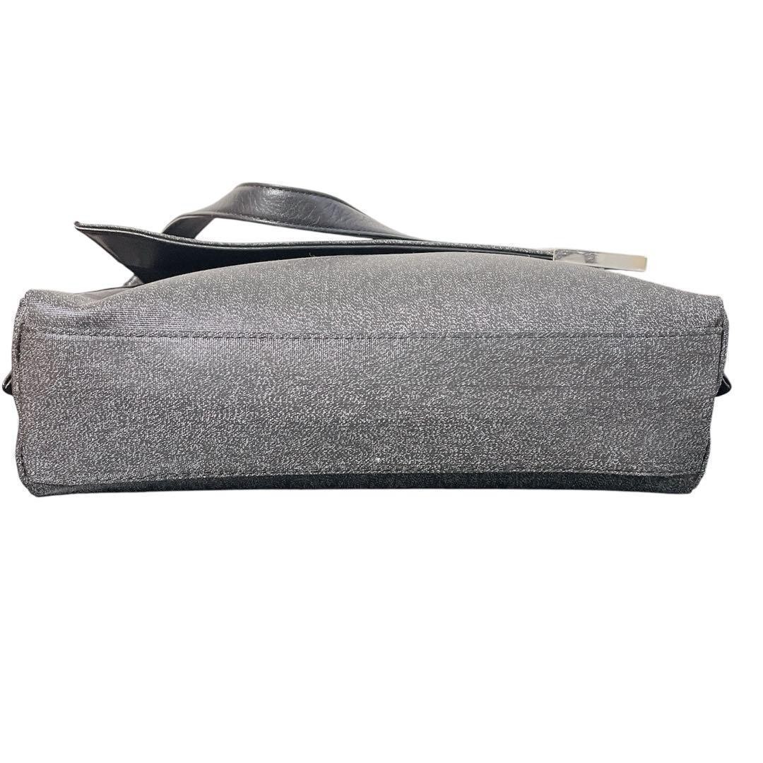 GIVENCHY 4G Logo Formal Handbag in Black thumbnail 3