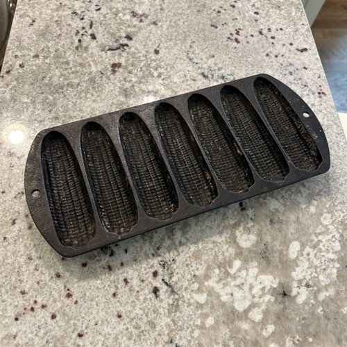 Vintage Lodge Cast Iron 2702 USA 7 Stick Corn Cob Cornbread Muffin Pan