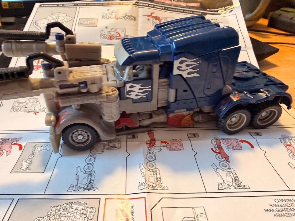 Transformers Voyager Class Defender Optimus Prime - Image 4 of 4