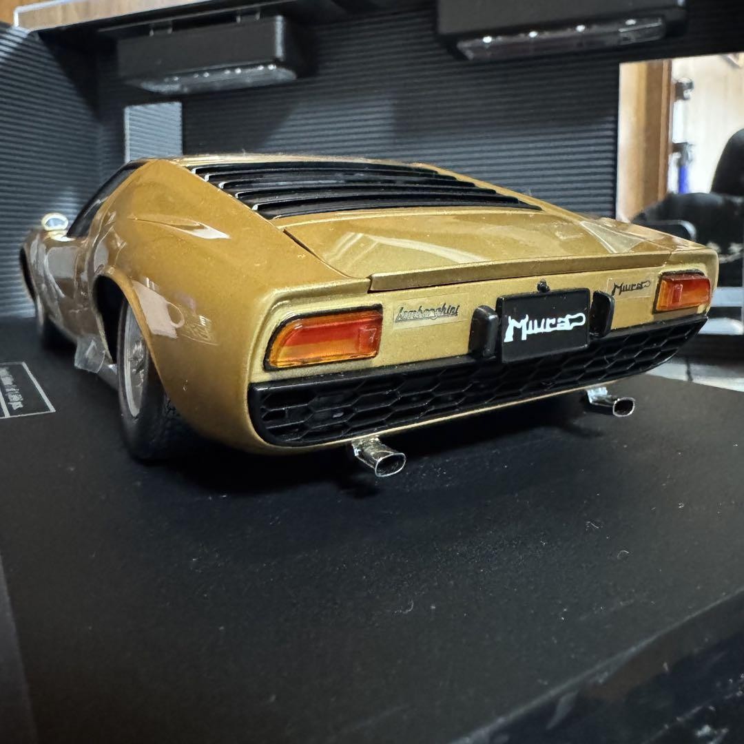Lamborghini Miura 1/18ゴールド Kyosho LAMBORGHINI MIURA 1:18 SCALE MODEL BY KYOSHO | Lamborghini Store