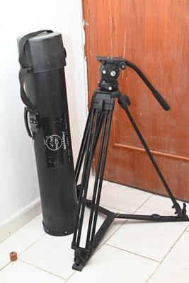 Vinten Vision 5AS  , with stand , Vinten vision Head with case