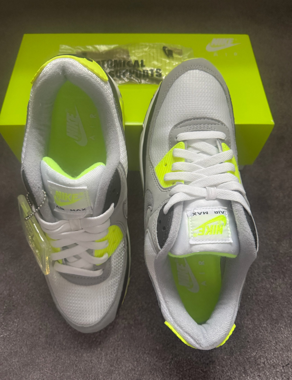 BNIB never worn Nike Air Max 90 OG Retro Volt 2020 UK8 US9 CD0881 103 image 9