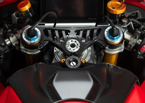 Piastra di Sterzo Superiore Lightech per Ducati Panigale V4 2025 TCADU002NER - Foto 4 di 4