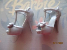 BARBIE DOLL / PAIR OF SHOES: BOOTS, PUMPS ....... (862)