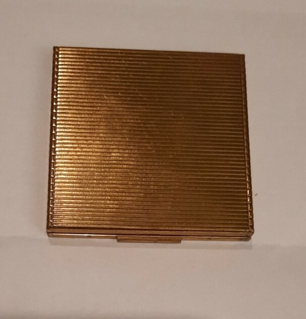 VINTAGE AMERICAN BEAUTY BY ELGIN GOLD TONE METAL COMPACT MIRROR MADE IN USA VINTAGE AMERICAN BEAUTY BY ELGIN GOLD TONE METAL COMPACT MIRROR MADE IN USA