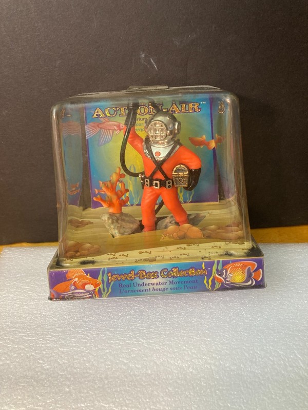 VTG 1999 Penn-Plax Action-Air Diver w hose aquarium ornament