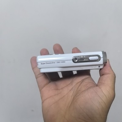 Sony Cybershot DSC-W80 Digital Camera 3x Optical Zoom with