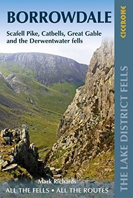 Walking the Lake District Fells - Borrowdale: Scafell P - Paperback / softback N