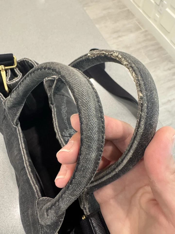 РАСПРОДАЖА! Подлинный Prada серый / белый холст маленький Канапа логотип через плечо сумка с короткими ручками - Изображение 3 из 4